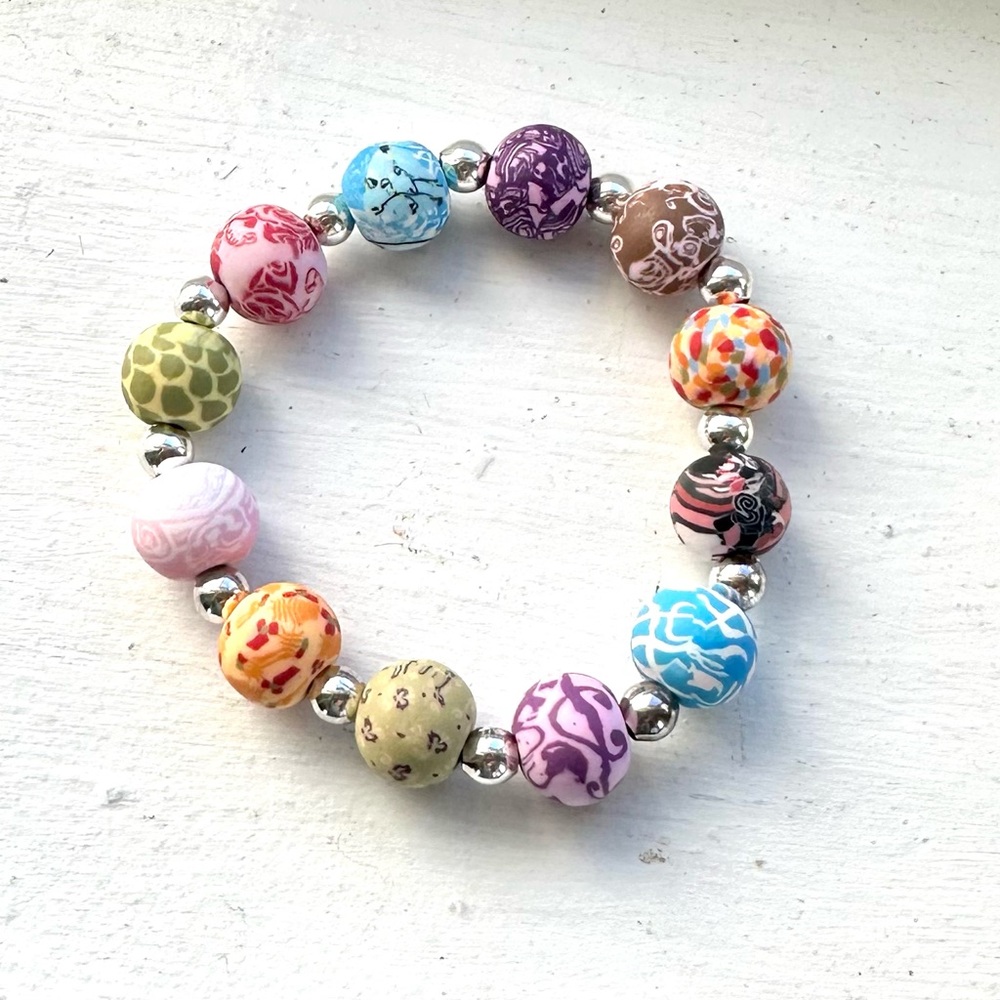 NWOT Viva Beads Beaded Silver Stretch Bracelet Clay Zilzarah Beads